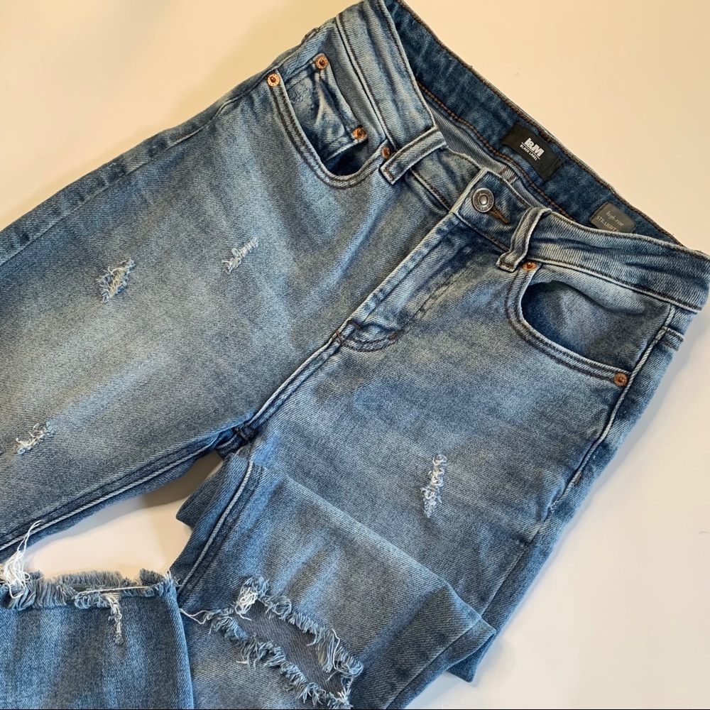 High rise straight fit distressed denim!